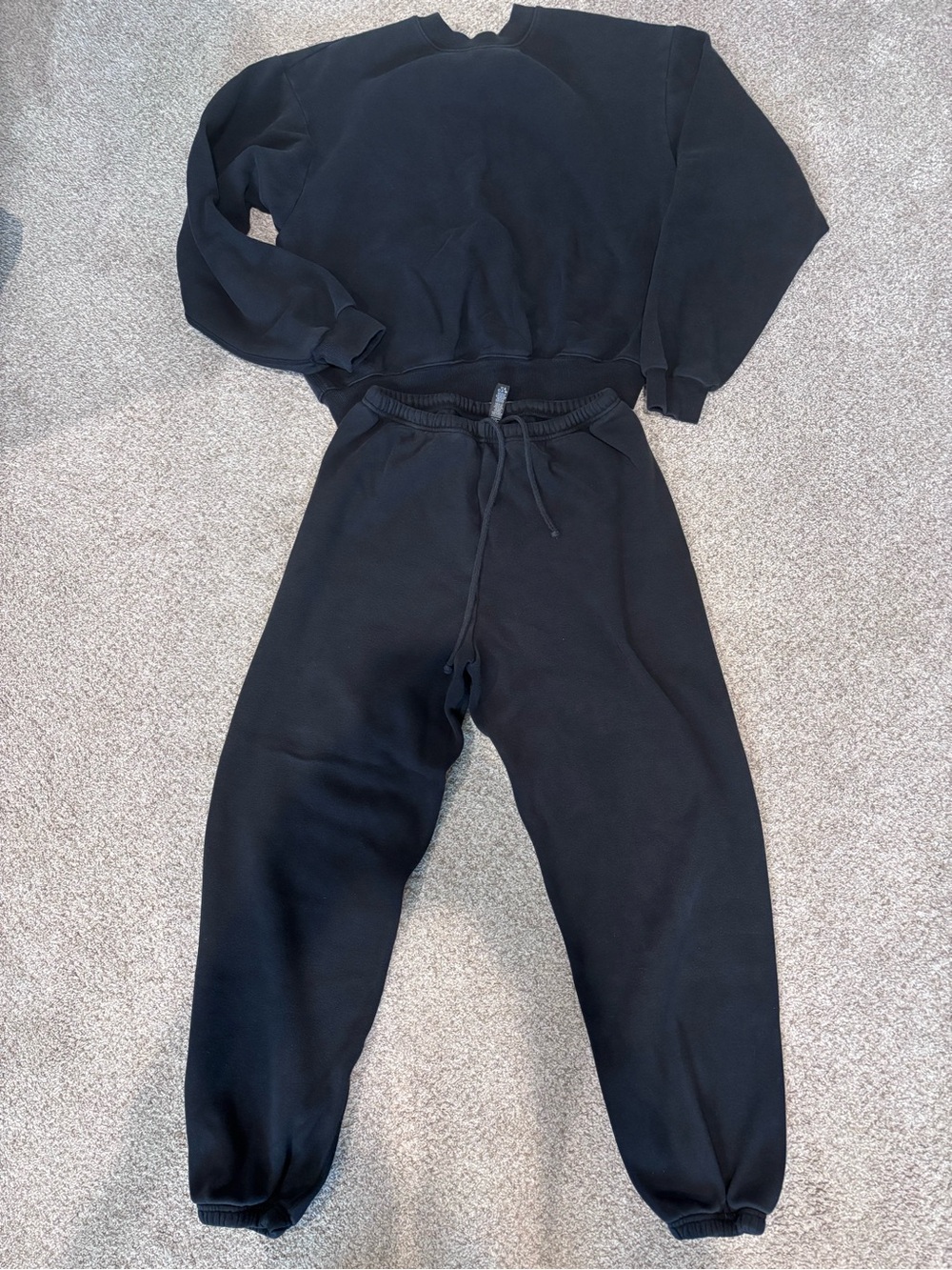 Women’s SKIMS Black Essential Jogger Sweatsuit size Small